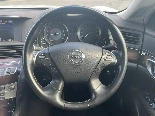 日産 フーガ ハイブリッド VIPパッケージ 愛知県 2012(平24)年 11.8万km クリスタルホワイトパール (株)IDOMが運営する【じしゃロン名古屋鳴海店】の自社ローン専用車両になりますこちらは現金またはオートローンご利用時の価格です。自社ローンご希望の方は別途その旨お申付け下さい純正ナビ(CD/DVD/地デジTV)/レザーシート/純正マット/レーダークルーズコントロール/前席シートヒーター/前席シートクーラー/運転席メモリシート/プッシュスタート/ドアバイザー/ドライブレコーダー/ビルトインETC/オートライト/フォグランプ(黄色)/リアサンシェード/HIDヘッドライト/左サイドカメラ/オールオートウィンドウ/電動チルトステアリング