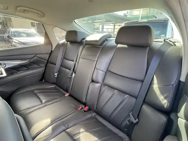 日産 フーガ ハイブリッド VIPパッケージ 愛知県 2012(平24)年 11.8万km クリスタルホワイトパール (株)IDOMが運営する【じしゃロン名古屋鳴海店】の自社ローン専用車両になりますこちらは現金またはオートローンご利用時の価格です。自社ローンご希望の方は別途その旨お申付け下さい純正ナビ(CD/DVD/地デジTV)/レザーシート/純正マット/レーダークルーズコントロール/前席シートヒーター/前席シートクーラー/運転席メモリシート/プッシュスタート/ドアバイザー/ドライブレコーダー/ビルトインETC/オートライト/フォグランプ(黄色)/リアサンシェード/HIDヘッドライト/左サイドカメラ/オールオートウィンドウ/電動チルトステアリング