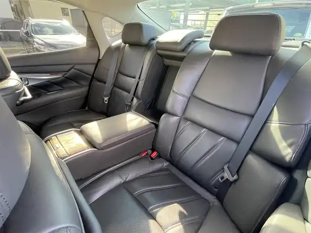 日産 フーガ ハイブリッド VIPパッケージ 愛知県 2012(平24)年 11.8万km クリスタルホワイトパール (株)IDOMが運営する【じしゃロン名古屋鳴海店】の自社ローン専用車両になりますこちらは現金またはオートローンご利用時の価格です。自社ローンご希望の方は別途その旨お申付け下さい純正ナビ(CD/DVD/地デジTV)/レザーシート/純正マット/レーダークルーズコントロール/前席シートヒーター/前席シートクーラー/運転席メモリシート/プッシュスタート/ドアバイザー/ドライブレコーダー/ビルトインETC/オートライト/フォグランプ(黄色)/リアサンシェード/HIDヘッドライト/左サイドカメラ/オールオートウィンドウ/電動チルトステアリング