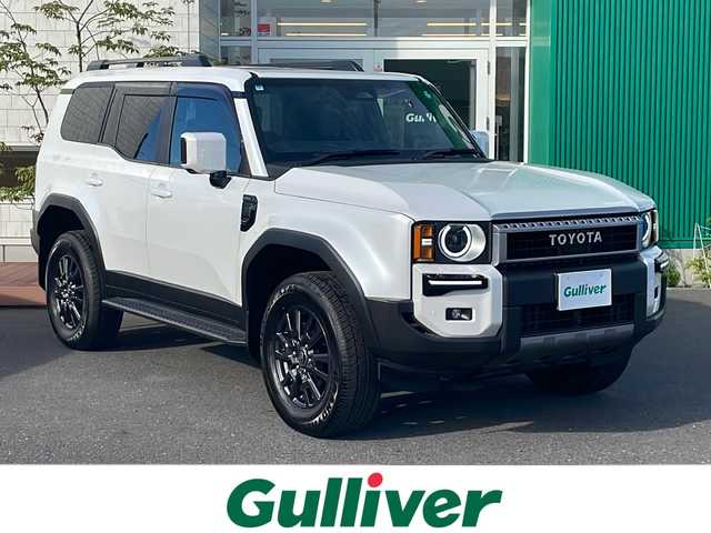 トヨタ ランドクルーザー ２５０ VX 青森県 2024(令6)年 0.1万km プラチナホワイトパールマイカ 4WD/純正12.3型DAナビ・フルセグTV/パイオニアプレミアムサウンド/Bluetooth・USB・HDMI・ミラキャスト/パノラミックビューモニター/ムーンルーフ/黒革シート/前席ベンチレーション・ヒーター/運転席パワーシート/ステアリングヒーター/デジタルインナーミラー/パワーバックドア/プリクラッシュセーフティ/レーダークルーズコントロール/レーントレーシングアシスト/レーンディパーチャーアラート/オートマチックハイビーム/ブラインドスポットモニター/純正前後ドライブレコーダー/丸目LEDヘッドランプ/LEDフォグランプ/LEDリアフォグランプ/ルーフレール/純正18インチアルミ/モデリスタシグネチャーイルミブレード/モデリスタフェンダーガーニッシュ/スペアキー/保証書・取説書