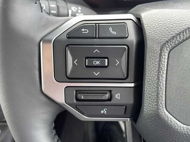トヨタ ランドクルーザー ２５０ VX 青森県 2024(令6)年 0.1万km プラチナホワイトパールマイカ 4WD/純正12.3型DAナビ・フルセグTV/パイオニアプレミアムサウンド/Bluetooth・USB・HDMI・ミラキャスト/パノラミックビューモニター/ムーンルーフ/黒革シート/前席ベンチレーション・ヒーター/運転席パワーシート/ステアリングヒーター/デジタルインナーミラー/パワーバックドア/プリクラッシュセーフティ/レーダークルーズコントロール/レーントレーシングアシスト/レーンディパーチャーアラート/オートマチックハイビーム/ブラインドスポットモニター/純正前後ドライブレコーダー/丸目LEDヘッドランプ/LEDフォグランプ/LEDリアフォグランプ/ルーフレール/純正18インチアルミ/モデリスタシグネチャーイルミブレード/モデリスタフェンダーガーニッシュ/スペアキー/保証書・取説書