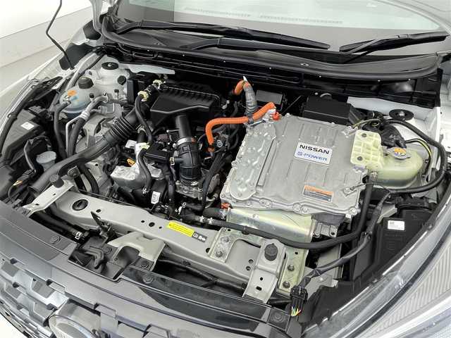 日産 キックス X ツートーンインテリアED 滋賀県 2022(令4)年 1.2万km ブリリアントホワイトパール/ピュアブラック 2トーン 純正9インチナビ/【Bluetooth/CD/DVD/フルセグTV/USB】/全方位カメラ/レザーシート/プロパイロット/クリアランスソナー/レーンキープアシスト/衝突軽減ブレーキ/LEDヘッドライト/オートマチックハイビーム/ビルトインETC/前後ドライブレコーダー/D/Nシートヒーター/ステアリングヒーター/デジタルインナーミラー/電動パーキングブレーキ/オートブレーキホールド/プッシュスタート/スマートキー/ステアリングリモコン/ドアバイザー