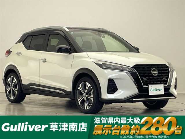 日産 キックス X ツートーンインテリアED 滋賀県 2022(令4)年 1.2万km ブリリアントホワイトパール/ピュアブラック 2トーン 純正9インチナビ/【Bluetooth/CD/DVD/フルセグTV/USB】/全方位カメラ/レザーシート/プロパイロット/クリアランスソナー/レーンキープアシスト/衝突軽減ブレーキ/LEDヘッドライト/オートマチックハイビーム/ビルトインETC/前後ドライブレコーダー/D/Nシートヒーター/ステアリングヒーター/デジタルインナーミラー/電動パーキングブレーキ/オートブレーキホールド/プッシュスタート/スマートキー/ステアリングリモコン/ドアバイザー