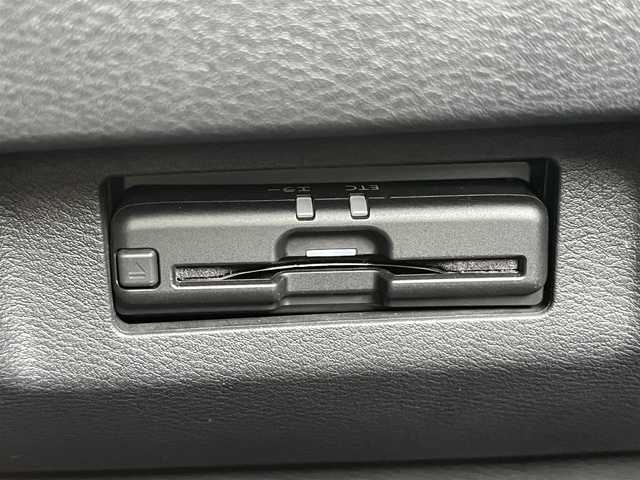 日産 キックス X ツートーンインテリアED 滋賀県 2022(令4)年 1.2万km ブリリアントホワイトパール/ピュアブラック 2トーン 純正9インチナビ/【Bluetooth/CD/DVD/フルセグTV/USB】/全方位カメラ/レザーシート/プロパイロット/クリアランスソナー/レーンキープアシスト/衝突軽減ブレーキ/LEDヘッドライト/オートマチックハイビーム/ビルトインETC/前後ドライブレコーダー/D/Nシートヒーター/ステアリングヒーター/デジタルインナーミラー/電動パーキングブレーキ/オートブレーキホールド/プッシュスタート/スマートキー/ステアリングリモコン/ドアバイザー