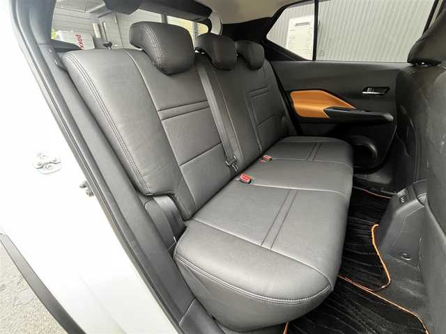 日産 キックス X ツートーンインテリアED 滋賀県 2022(令4)年 1.2万km ブリリアントホワイトパール/ピュアブラック 2トーン 純正9インチナビ/【Bluetooth/CD/DVD/フルセグTV/USB】/全方位カメラ/レザーシート/プロパイロット/クリアランスソナー/レーンキープアシスト/衝突軽減ブレーキ/LEDヘッドライト/オートマチックハイビーム/ビルトインETC/前後ドライブレコーダー/D/Nシートヒーター/ステアリングヒーター/デジタルインナーミラー/電動パーキングブレーキ/オートブレーキホールド/プッシュスタート/スマートキー/ステアリングリモコン/ドアバイザー