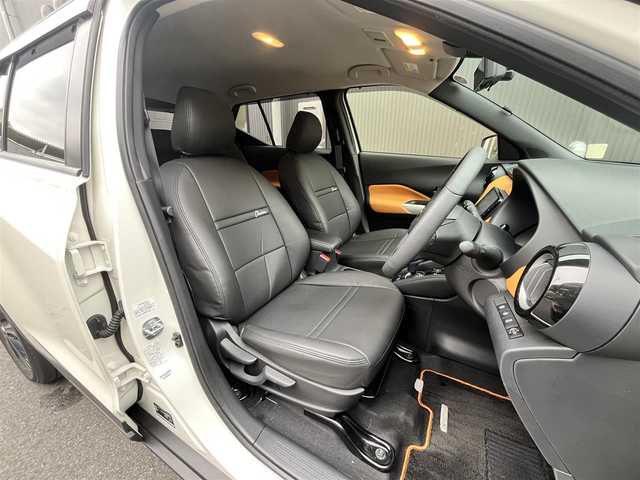 日産 キックス X ツートーンインテリアED 滋賀県 2022(令4)年 1.2万km ブリリアントホワイトパール/ピュアブラック 2トーン 純正9インチナビ/【Bluetooth/CD/DVD/フルセグTV/USB】/全方位カメラ/レザーシート/プロパイロット/クリアランスソナー/レーンキープアシスト/衝突軽減ブレーキ/LEDヘッドライト/オートマチックハイビーム/ビルトインETC/前後ドライブレコーダー/D/Nシートヒーター/ステアリングヒーター/デジタルインナーミラー/電動パーキングブレーキ/オートブレーキホールド/プッシュスタート/スマートキー/ステアリングリモコン/ドアバイザー