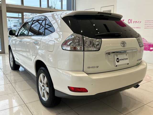 トヨタ ハリアー 240G 埼玉県 2011(平23)年 10.3万km ホワイトパールクリスタルシャイン アルカンターラシート/パワーシート/純正ナビ/MT付AT/純正7インチナビ/電動格納ミラー/ドアバイザー/CD/MD/純正アルミホイール/スペアキー/オートエアコン/Wエアバック/取扱説明書/保証書