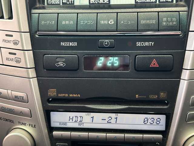 トヨタ ハリアー 240G 埼玉県 2011(平23)年 10.3万km ホワイトパールクリスタルシャイン アルカンターラシート/パワーシート/純正ナビ/MT付AT/純正7インチナビ/電動格納ミラー/ドアバイザー/CD/MD/純正アルミホイール/スペアキー/オートエアコン/Wエアバック/取扱説明書/保証書