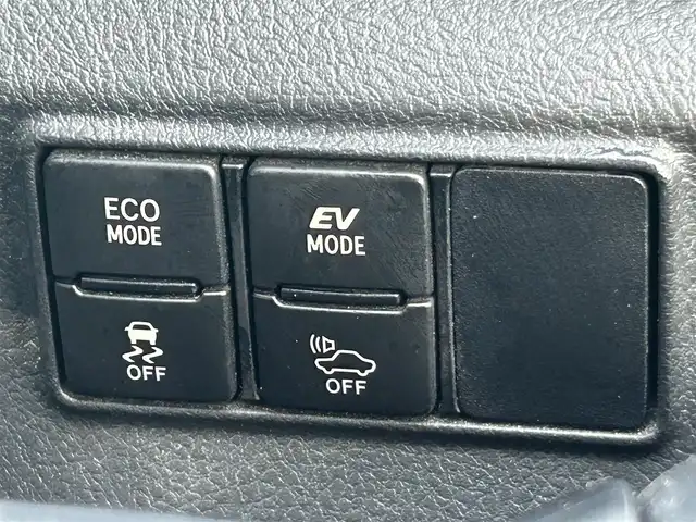 トヨタ シエンタ ハイブリッド G 大阪府 2015(平27)年 8.1万km シルバーM 純正SDナビ（フルセグ/BT/CD）/バックカメラ/両側パワースライドドア/衝突被害軽減システム/レーンキープアシスト/横滑り防止装置/オートマチックハイビーム/コーナーセンサー/シートヒーター/純正フロアマット/純正AW(15inch)/ビルトインETC/スペアキー1本/保証書/取扱説明書