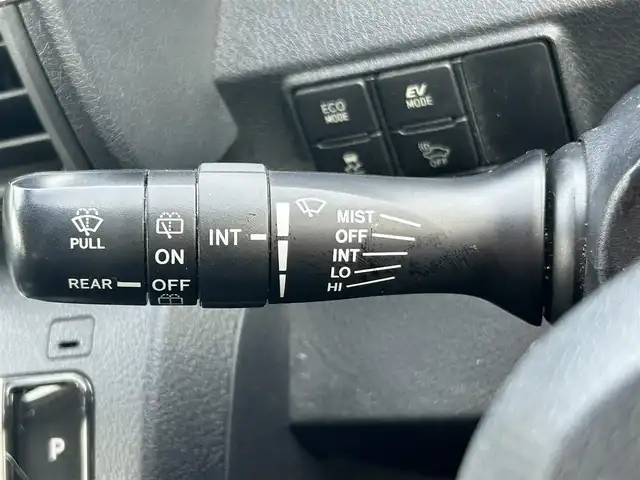 トヨタ シエンタ ハイブリッド G 大阪府 2015(平27)年 8.1万km シルバーM 純正SDナビ（フルセグ/BT/CD）/バックカメラ/両側パワースライドドア/衝突被害軽減システム/レーンキープアシスト/横滑り防止装置/オートマチックハイビーム/コーナーセンサー/シートヒーター/純正フロアマット/純正AW(15inch)/ビルトインETC/スペアキー1本/保証書/取扱説明書