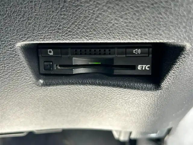 トヨタ シエンタ ハイブリッド G 大阪府 2015(平27)年 8.1万km シルバーM 純正SDナビ（フルセグ/BT/CD）/バックカメラ/両側パワースライドドア/衝突被害軽減システム/レーンキープアシスト/横滑り防止装置/オートマチックハイビーム/コーナーセンサー/シートヒーター/純正フロアマット/純正AW(15inch)/ビルトインETC/スペアキー1本/保証書/取扱説明書