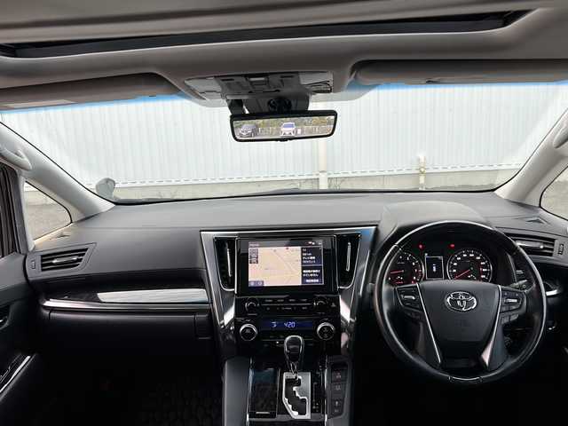 トヨタ アルファード SC 愛媛県 2020(令2)年 4万km ブラック フリップダウンモニター/サンルーフ/純正ディスプレイオーディオ/エアロ（TRD)/両側パワースライドドア/ブラインドスポットモニター/オートマチックハイビーム/ビルトインETC/エアシート/シートヒーター/フルセグTV/衝突軽減システム/レーンキープアシスト/クルーズコントロール追従あり/コーナーセンサー前後/USB/スマートキー/横滑り防止装置