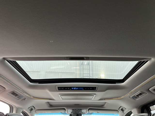 トヨタ アルファード SC 愛媛県 2020(令2)年 4万km ブラック フリップダウンモニター/サンルーフ/純正ディスプレイオーディオ/エアロ（TRD)/両側パワースライドドア/ブラインドスポットモニター/オートマチックハイビーム/ビルトインETC/エアシート/シートヒーター/フルセグTV/衝突軽減システム/レーンキープアシスト/クルーズコントロール追従あり/コーナーセンサー前後/USB/スマートキー/横滑り防止装置