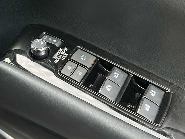 トヨタ アルファード SC 愛媛県 2020(令2)年 4万km ブラック フリップダウンモニター/サンルーフ/純正ディスプレイオーディオ/エアロ（TRD)/両側パワースライドドア/ブラインドスポットモニター/オートマチックハイビーム/ビルトインETC/エアシート/シートヒーター/フルセグTV/衝突軽減システム/レーンキープアシスト/クルーズコントロール追従あり/コーナーセンサー前後/USB/スマートキー/横滑り防止装置