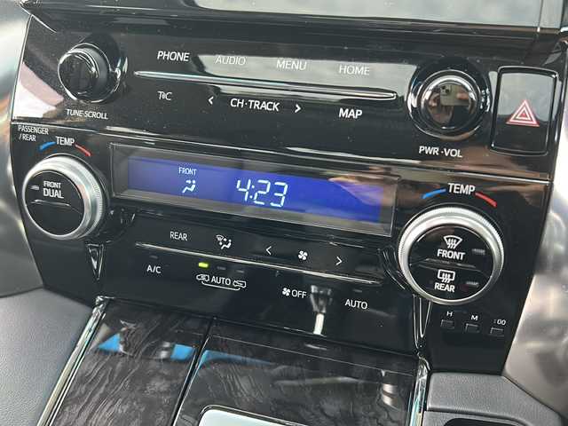 トヨタ アルファード SC 愛媛県 2020(令2)年 4万km ブラック フリップダウンモニター/サンルーフ/純正ディスプレイオーディオ/エアロ（TRD)/両側パワースライドドア/ブラインドスポットモニター/オートマチックハイビーム/ビルトインETC/エアシート/シートヒーター/フルセグTV/衝突軽減システム/レーンキープアシスト/クルーズコントロール追従あり/コーナーセンサー前後/USB/スマートキー/横滑り防止装置