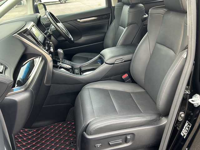 トヨタ アルファード SC 愛媛県 2020(令2)年 4万km ブラック フリップダウンモニター/サンルーフ/純正ディスプレイオーディオ/エアロ（TRD)/両側パワースライドドア/ブラインドスポットモニター/オートマチックハイビーム/ビルトインETC/エアシート/シートヒーター/フルセグTV/衝突軽減システム/レーンキープアシスト/クルーズコントロール追従あり/コーナーセンサー前後/USB/スマートキー/横滑り防止装置