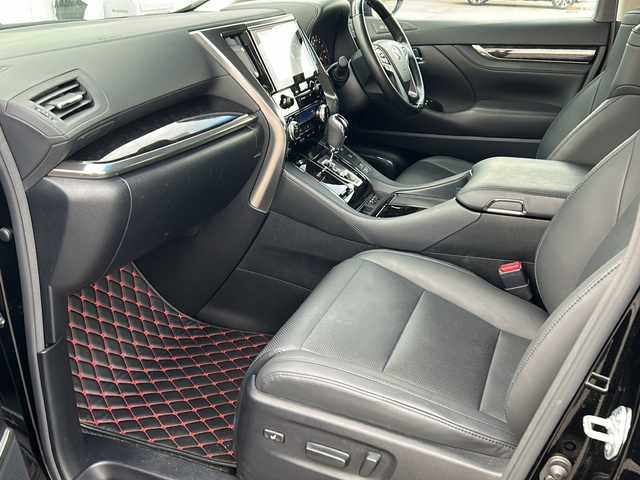 トヨタ アルファード SC 愛媛県 2020(令2)年 4万km ブラック フリップダウンモニター/サンルーフ/純正ディスプレイオーディオ/エアロ（TRD)/両側パワースライドドア/ブラインドスポットモニター/オートマチックハイビーム/ビルトインETC/エアシート/シートヒーター/フルセグTV/衝突軽減システム/レーンキープアシスト/クルーズコントロール追従あり/コーナーセンサー前後/USB/スマートキー/横滑り防止装置