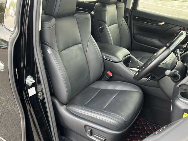 トヨタ アルファード SC 愛媛県 2020(令2)年 4万km ブラック フリップダウンモニター/サンルーフ/純正ディスプレイオーディオ/エアロ（TRD)/両側パワースライドドア/ブラインドスポットモニター/オートマチックハイビーム/ビルトインETC/エアシート/シートヒーター/フルセグTV/衝突軽減システム/レーンキープアシスト/クルーズコントロール追従あり/コーナーセンサー前後/USB/スマートキー/横滑り防止装置