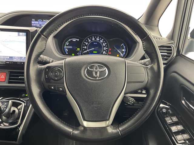 トヨタ ヴォクシー ハイブリッド ZS 煌 愛知県 2018(平30)年 8.7万km ブラック ALPINE8型ナビ/フリップダウンモニター/両側パワースライドドア/シートヒーター/バックカメラ/コーナーセンサー/純正アルミホイール/ETC/リアオートエアコン/衝突軽減システム/フルセグ/CD DVD/Bluetooth/ステアリングスイッチ/スマートキー/プッシュスタート