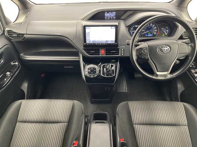 トヨタ ヴォクシー ハイブリッド ZS 煌 愛知県 2018(平30)年 8.7万km ブラック ALPINE8型ナビ/フリップダウンモニター/両側パワースライドドア/シートヒーター/バックカメラ/コーナーセンサー/純正アルミホイール/ETC/リアオートエアコン/衝突軽減システム/フルセグ/CD DVD/Bluetooth/ステアリングスイッチ/スマートキー/プッシュスタート