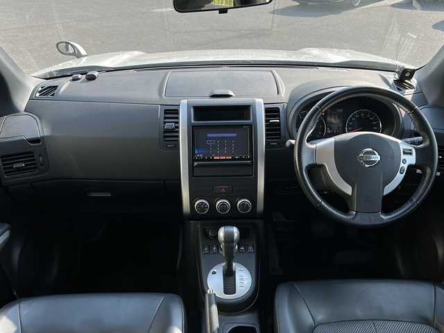 日産 エクストレイル 20Xtt 香川県 2013(平25)年 5.1万km ブリリアントホワイトパール 登録時走行距離：50152km/４WD/ダウンヒルアシストコントロール/純正ナビゲーション/【AM/FM/BT/フルセグ/CD】/バックカメラ/シートヒーター/ビルトインETC/ステアリングスイッチ/ASCD（オートスピードコントロール装置）/前後コーナーセンサー/キセノンヘッドライト/横滑り防止装置/純正18インチアルミホイール/純正フロアマット/インテリジェントキー/プッシュスタート