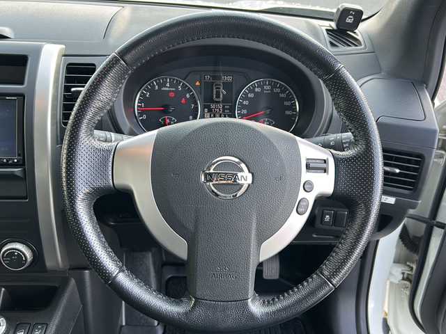 日産 エクストレイル 20Xtt 香川県 2013(平25)年 5.1万km ブリリアントホワイトパール 登録時走行距離：50152km/４WD/ダウンヒルアシストコントロール/純正ナビゲーション/【AM/FM/BT/フルセグ/CD】/バックカメラ/シートヒーター/ビルトインETC/ステアリングスイッチ/ASCD（オートスピードコントロール装置）/前後コーナーセンサー/キセノンヘッドライト/横滑り防止装置/純正18インチアルミホイール/純正フロアマット/インテリジェントキー/プッシュスタート