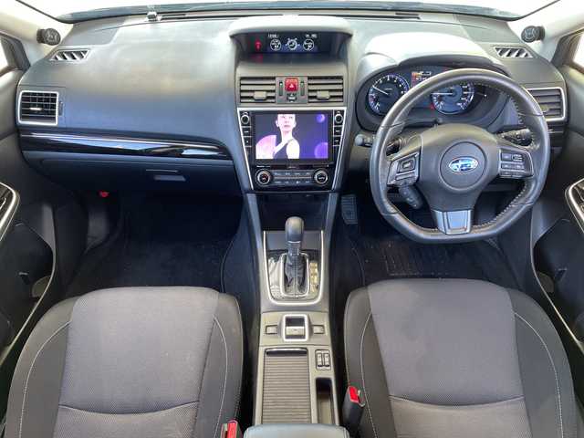 スバル レヴォーグ 1．6GT アイサイト Sスタイル 三重県 2017(平29)年 7.4万km クリスタルホワイトP 登録時73449km/禁煙車/純正ナビ/（AM/FM/TV/Bluetooth）/フルセグTV/バックカメラ/ETC/ステアリングスイッチ/パドルシフト/レーダークルーズコントロール/オートライト/パワーシート/シートヒーター/アイドリングストップ/アイサイト/衝突軽減システム/レーンキープアシスト/コーナーセンサー/純正フロアマット/スペアキー/プッシュスタート