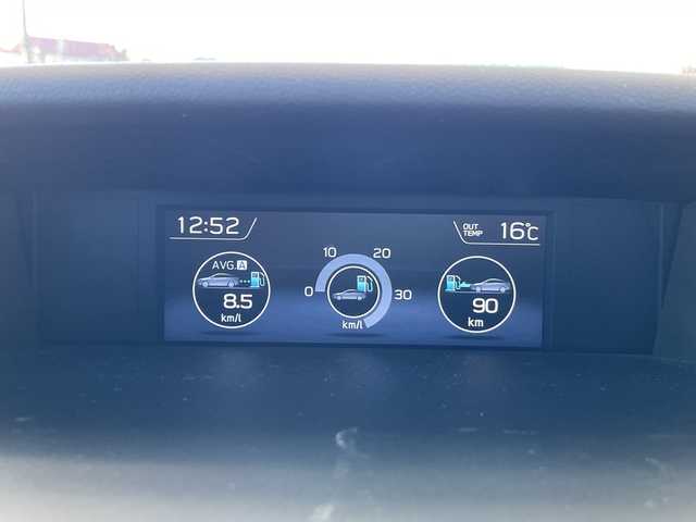 スバル レヴォーグ 1．6GT アイサイト Sスタイル 三重県 2017(平29)年 7.4万km クリスタルホワイトP 登録時73449km/禁煙車/純正ナビ/（AM/FM/TV/Bluetooth）/フルセグTV/バックカメラ/ETC/ステアリングスイッチ/パドルシフト/レーダークルーズコントロール/オートライト/パワーシート/シートヒーター/アイドリングストップ/アイサイト/衝突軽減システム/レーンキープアシスト/コーナーセンサー/純正フロアマット/スペアキー/プッシュスタート