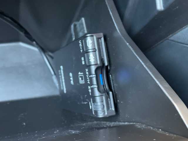 スバル レヴォーグ 1．6GT アイサイト Sスタイル 三重県 2017(平29)年 7.4万km クリスタルホワイトP 登録時73449km/禁煙車/純正ナビ/（AM/FM/TV/Bluetooth）/フルセグTV/バックカメラ/ETC/ステアリングスイッチ/パドルシフト/レーダークルーズコントロール/オートライト/パワーシート/シートヒーター/アイドリングストップ/アイサイト/衝突軽減システム/レーンキープアシスト/コーナーセンサー/純正フロアマット/スペアキー/プッシュスタート