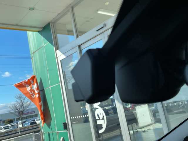 スバル レヴォーグ 1．6GT アイサイト Sスタイル 三重県 2017(平29)年 7.4万km クリスタルホワイトP 登録時73449km/禁煙車/純正ナビ/（AM/FM/TV/Bluetooth）/フルセグTV/バックカメラ/ETC/ステアリングスイッチ/パドルシフト/レーダークルーズコントロール/オートライト/パワーシート/シートヒーター/アイドリングストップ/アイサイト/衝突軽減システム/レーンキープアシスト/コーナーセンサー/純正フロアマット/スペアキー/プッシュスタート