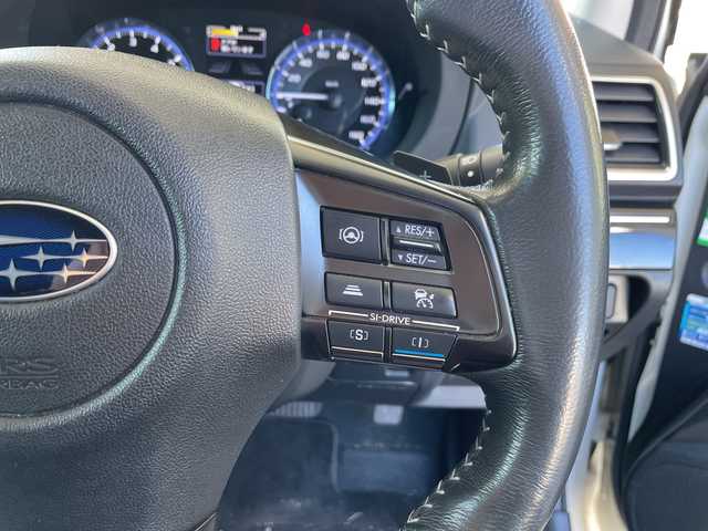 スバル レヴォーグ 1．6GT アイサイト Sスタイル 三重県 2017(平29)年 7.4万km クリスタルホワイトP 登録時73449km/禁煙車/純正ナビ/（AM/FM/TV/Bluetooth）/フルセグTV/バックカメラ/ETC/ステアリングスイッチ/パドルシフト/レーダークルーズコントロール/オートライト/パワーシート/シートヒーター/アイドリングストップ/アイサイト/衝突軽減システム/レーンキープアシスト/コーナーセンサー/純正フロアマット/スペアキー/プッシュスタート