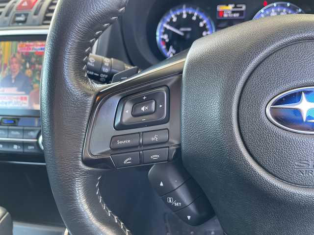 スバル レヴォーグ 1．6GT アイサイト Sスタイル 三重県 2017(平29)年 7.4万km クリスタルホワイトP 登録時73449km/禁煙車/純正ナビ/（AM/FM/TV/Bluetooth）/フルセグTV/バックカメラ/ETC/ステアリングスイッチ/パドルシフト/レーダークルーズコントロール/オートライト/パワーシート/シートヒーター/アイドリングストップ/アイサイト/衝突軽減システム/レーンキープアシスト/コーナーセンサー/純正フロアマット/スペアキー/プッシュスタート
