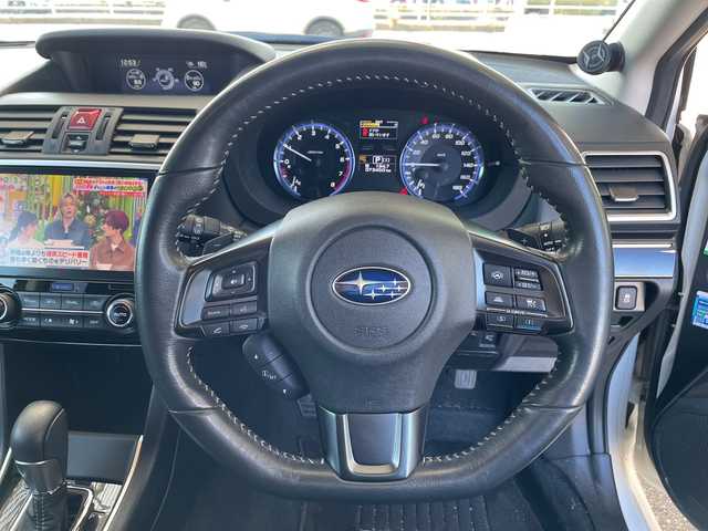 スバル レヴォーグ 1．6GT アイサイト Sスタイル 三重県 2017(平29)年 7.4万km クリスタルホワイトP 登録時73449km/禁煙車/純正ナビ/（AM/FM/TV/Bluetooth）/フルセグTV/バックカメラ/ETC/ステアリングスイッチ/パドルシフト/レーダークルーズコントロール/オートライト/パワーシート/シートヒーター/アイドリングストップ/アイサイト/衝突軽減システム/レーンキープアシスト/コーナーセンサー/純正フロアマット/スペアキー/プッシュスタート