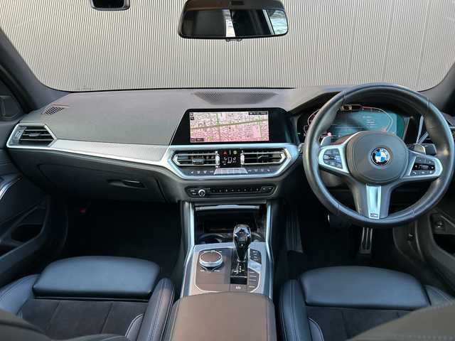 ＢＭＷ ３２０ｄ xDrive Mスポーツ 道東・釧路十勝 2021(令3)年 4.3万km サファイアブラックP ワンオーナー/４WD/BMWライブ・コックピット/純正HDDナビ/ BT/USB/type-c/AppleCarPlay/パーキングアシストプラス/　360°ビューカメラ/　パークディスタンスコントロール/ミラーETC/純正前後ドライブレコーダー/コンフォートパッケージ/パワートランク/衝突回避ブレーキ/レーンキーピングアシスト/アクティブクルーズコントロール/ブラインドスポットインフォメーション/ハーフレザーシート/フロントパワーシート/フロントシートヒーティング/純正18インチAW/純正フロアマット/取扱説明書/保証書/スペアキー