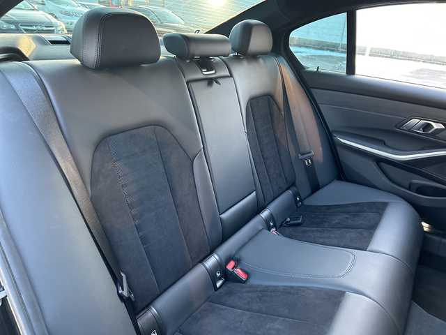 ＢＭＷ ３２０ｄ xDrive Mスポーツ 道東・釧路十勝 2021(令3)年 4.3万km サファイアブラックP ワンオーナー/４WD/BMWライブ・コックピット/純正HDDナビ/ BT/USB/type-c/AppleCarPlay/パーキングアシストプラス/　360°ビューカメラ/　パークディスタンスコントロール/ミラーETC/純正前後ドライブレコーダー/コンフォートパッケージ/パワートランク/衝突回避ブレーキ/レーンキーピングアシスト/アクティブクルーズコントロール/ブラインドスポットインフォメーション/ハーフレザーシート/フロントパワーシート/フロントシートヒーティング/純正18インチAW/純正フロアマット/取扱説明書/保証書/スペアキー