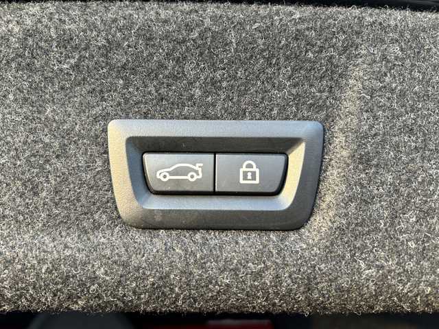 ＢＭＷ ３２０ｄ xDrive Mスポーツ 道東・釧路十勝 2021(令3)年 4.3万km サファイアブラックP ワンオーナー/４WD/BMWライブ・コックピット/純正HDDナビ/ BT/USB/type-c/AppleCarPlay/パーキングアシストプラス/　360°ビューカメラ/　パークディスタンスコントロール/ミラーETC/純正前後ドライブレコーダー/コンフォートパッケージ/パワートランク/衝突回避ブレーキ/レーンキーピングアシスト/アクティブクルーズコントロール/ブラインドスポットインフォメーション/ハーフレザーシート/フロントパワーシート/フロントシートヒーティング/純正18インチAW/純正フロアマット/取扱説明書/保証書/スペアキー