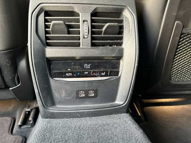 ＢＭＷ ３２０ｄ xDrive Mスポーツ 道東・釧路十勝 2021(令3)年 4.3万km サファイアブラックP ワンオーナー/４WD/BMWライブ・コックピット/純正HDDナビ/ BT/USB/type-c/AppleCarPlay/パーキングアシストプラス/　360°ビューカメラ/　パークディスタンスコントロール/ミラーETC/純正前後ドライブレコーダー/コンフォートパッケージ/パワートランク/衝突回避ブレーキ/レーンキーピングアシスト/アクティブクルーズコントロール/ブラインドスポットインフォメーション/ハーフレザーシート/フロントパワーシート/フロントシートヒーティング/純正18インチAW/純正フロアマット/取扱説明書/保証書/スペアキー