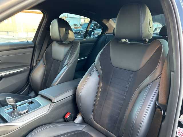 ＢＭＷ ３２０ｄ xDrive Mスポーツ 道東・釧路十勝 2021(令3)年 4.3万km サファイアブラックP ワンオーナー/４WD/BMWライブ・コックピット/純正HDDナビ/ BT/USB/type-c/AppleCarPlay/パーキングアシストプラス/　360°ビューカメラ/　パークディスタンスコントロール/ミラーETC/純正前後ドライブレコーダー/コンフォートパッケージ/パワートランク/衝突回避ブレーキ/レーンキーピングアシスト/アクティブクルーズコントロール/ブラインドスポットインフォメーション/ハーフレザーシート/フロントパワーシート/フロントシートヒーティング/純正18インチAW/純正フロアマット/取扱説明書/保証書/スペアキー