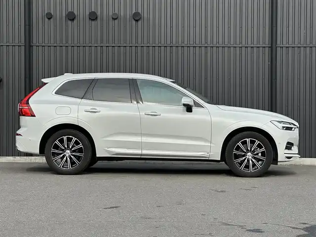 ボルボ ＸＣ６０ D4 AWD インスクリプション 福島県 2018(平30)年 3.9万km クリスタルホワイトP パノラマサンルーフ/Bowers &Wilkinsサウンド/ヘッドアップディスプレイ/アダプティブクルーズコントロール/レーンアシスト/黒レザーシート/シートヒーター（全席）/シートエアコン（D/N）/メモリ付きパワーシート（D/N）/ステアリングヒーター/純正ナビ/・AppleCarPlay/・フルセグTV/全方位カメラ/ブラインドスポットモニター/LEDヘッドライト/オートハイビーム/パワーバックドア/純正19インチAW/オートホールド/コーナーセンサー（前後）/取扱説明書/保証書/スペアキー