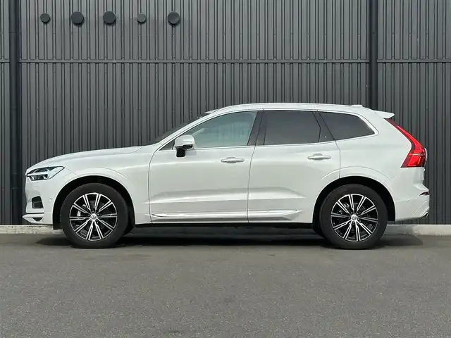 ボルボ ＸＣ６０ D4 AWD インスクリプション 福島県 2018(平30)年 3.9万km クリスタルホワイトP パノラマサンルーフ/Bowers &Wilkinsサウンド/ヘッドアップディスプレイ/アダプティブクルーズコントロール/レーンアシスト/黒レザーシート/シートヒーター（全席）/シートエアコン（D/N）/メモリ付きパワーシート（D/N）/ステアリングヒーター/純正ナビ/・AppleCarPlay/・フルセグTV/全方位カメラ/ブラインドスポットモニター/LEDヘッドライト/オートハイビーム/パワーバックドア/純正19インチAW/オートホールド/コーナーセンサー（前後）/取扱説明書/保証書/スペアキー