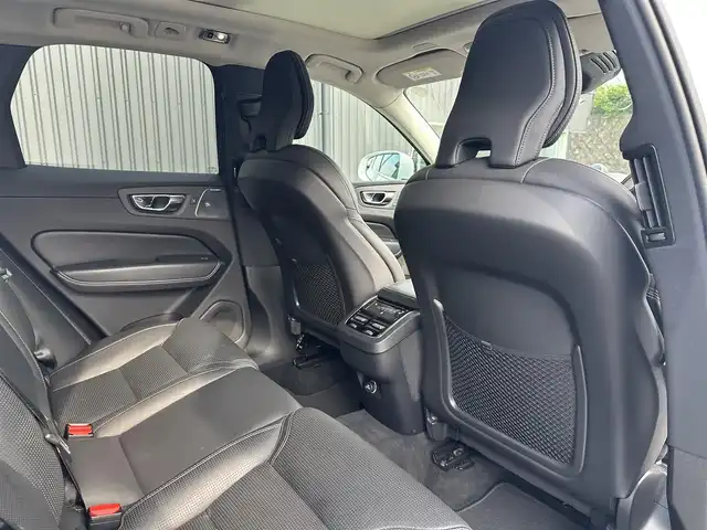 ボルボ ＸＣ６０ D4 AWD インスクリプション 福島県 2018(平30)年 3.9万km クリスタルホワイトP パノラマサンルーフ/Bowers &Wilkinsサウンド/ヘッドアップディスプレイ/アダプティブクルーズコントロール/レーンアシスト/黒レザーシート/シートヒーター（全席）/シートエアコン（D/N）/メモリ付きパワーシート（D/N）/ステアリングヒーター/純正ナビ/・AppleCarPlay/・フルセグTV/全方位カメラ/ブラインドスポットモニター/LEDヘッドライト/オートハイビーム/パワーバックドア/純正19インチAW/オートホールド/コーナーセンサー（前後）/取扱説明書/保証書/スペアキー