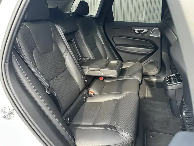 ボルボ ＸＣ６０ D4 AWD インスクリプション 福島県 2018(平30)年 3.9万km クリスタルホワイトP パノラマサンルーフ/Bowers &Wilkinsサウンド/ヘッドアップディスプレイ/アダプティブクルーズコントロール/レーンアシスト/黒レザーシート/シートヒーター（全席）/シートエアコン（D/N）/メモリ付きパワーシート（D/N）/ステアリングヒーター/純正ナビ/・AppleCarPlay/・フルセグTV/全方位カメラ/ブラインドスポットモニター/LEDヘッドライト/オートハイビーム/パワーバックドア/純正19インチAW/オートホールド/コーナーセンサー（前後）/取扱説明書/保証書/スペアキー