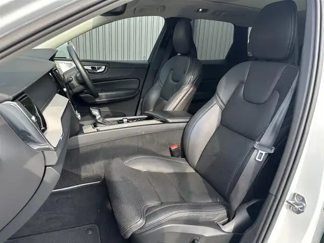 ボルボ ＸＣ６０ D4 AWD インスクリプション 福島県 2018(平30)年 3.9万km クリスタルホワイトP パノラマサンルーフ/Bowers &Wilkinsサウンド/ヘッドアップディスプレイ/アダプティブクルーズコントロール/レーンアシスト/黒レザーシート/シートヒーター（全席）/シートエアコン（D/N）/メモリ付きパワーシート（D/N）/ステアリングヒーター/純正ナビ/・AppleCarPlay/・フルセグTV/全方位カメラ/ブラインドスポットモニター/LEDヘッドライト/オートハイビーム/パワーバックドア/純正19インチAW/オートホールド/コーナーセンサー（前後）/取扱説明書/保証書/スペアキー