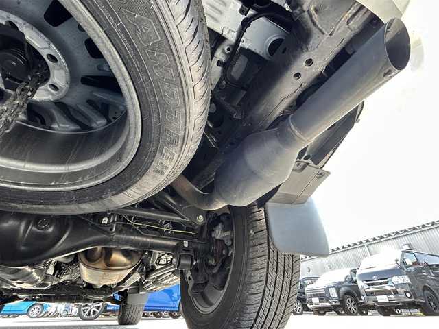 トヨタ ランドクルーザー プラド TX Lパッケージ 滋賀県 2023(令5)年 3万km ホワイトパールクリスタルシャイン ガソリン/4WD(F4)/6速AT/チルト＆スライド電動ムーンルーフ/7インチ社外ナビ【CN-HE02WD】/(FM/AM/CD/DVD/フルセグ/Bluetooth)/バックカメラ/ETC/ドライブレコーダー/ＴｏｙｏｔａＳａｆｅｔｙＳｅｎｓｅ/・レーダークルーズコントロール/・レーンキープアシスト/・プリクラッシュブレーキアシスト	/・踏み間違い防止アシスト	/・ブレーキアシスト	/運転席・助手席シートヒーター/運転席・助手席シートベンチレーション/電動格納ミラー/自動防眩ミラー/革巻きステアリング/ステアリングスイッチ/オートライト/LEDヘッドライト/フロントフォグ/フルオートエアコン/プッシュスタート/スマートキー/純正フロアマット