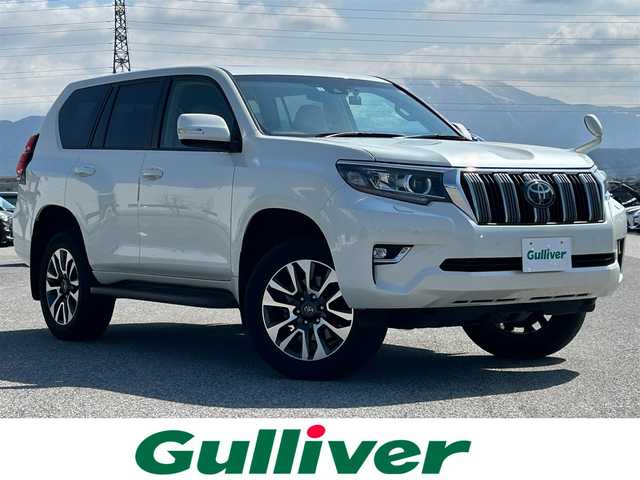 トヨタ ランドクルーザー プラド TX Lパッケージ 滋賀県 2023(令5)年 3万km ホワイトパールクリスタルシャイン ガソリン/4WD(F4)/6速AT/チルト＆スライド電動ムーンルーフ/7インチ社外ナビ【CN-HE02WD】/(FM/AM/CD/DVD/フルセグ/Bluetooth)/バックカメラ/ETC/ドライブレコーダー/ＴｏｙｏｔａＳａｆｅｔｙＳｅｎｓｅ/・レーダークルーズコントロール/・レーンキープアシスト/・プリクラッシュブレーキアシスト	/・踏み間違い防止アシスト	/・ブレーキアシスト	/運転席・助手席シートヒーター/運転席・助手席シートベンチレーション/電動格納ミラー/自動防眩ミラー/革巻きステアリング/ステアリングスイッチ/オートライト/LEDヘッドライト/フロントフォグ/フルオートエアコン/プッシュスタート/スマートキー/純正フロアマット