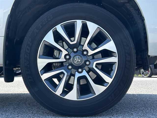 トヨタ ランドクルーザー プラド TX Lパッケージ 滋賀県 2023(令5)年 3万km ホワイトパールクリスタルシャイン ガソリン/4WD(F4)/6速AT/チルト＆スライド電動ムーンルーフ/7インチ社外ナビ【CN-HE02WD】/(FM/AM/CD/DVD/フルセグ/Bluetooth)/バックカメラ/ETC/ドライブレコーダー/ＴｏｙｏｔａＳａｆｅｔｙＳｅｎｓｅ/・レーダークルーズコントロール/・レーンキープアシスト/・プリクラッシュブレーキアシスト	/・踏み間違い防止アシスト	/・ブレーキアシスト	/運転席・助手席シートヒーター/運転席・助手席シートベンチレーション/電動格納ミラー/自動防眩ミラー/革巻きステアリング/ステアリングスイッチ/オートライト/LEDヘッドライト/フロントフォグ/フルオートエアコン/プッシュスタート/スマートキー/純正フロアマット