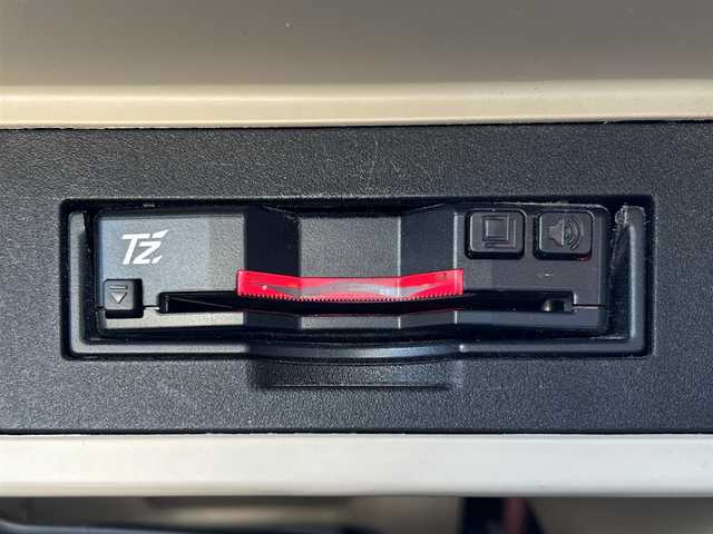トヨタ ランドクルーザー プラド TX Lパッケージ 滋賀県 2023(令5)年 3万km ホワイトパールクリスタルシャイン ガソリン/4WD(F4)/6速AT/チルト＆スライド電動ムーンルーフ/7インチ社外ナビ【CN-HE02WD】/(FM/AM/CD/DVD/フルセグ/Bluetooth)/バックカメラ/ETC/ドライブレコーダー/ＴｏｙｏｔａＳａｆｅｔｙＳｅｎｓｅ/・レーダークルーズコントロール/・レーンキープアシスト/・プリクラッシュブレーキアシスト	/・踏み間違い防止アシスト	/・ブレーキアシスト	/運転席・助手席シートヒーター/運転席・助手席シートベンチレーション/電動格納ミラー/自動防眩ミラー/革巻きステアリング/ステアリングスイッチ/オートライト/LEDヘッドライト/フロントフォグ/フルオートエアコン/プッシュスタート/スマートキー/純正フロアマット