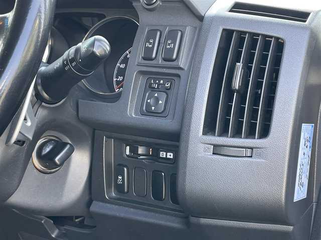 三菱 デリカＤ：５ D－Power package 静岡県 2013(平25)年 12.3万km ウォームホワイトパール ４ＷＤ車　/ＢＲＵＴ１６インチＡＷ　/ルーフキャリア　/社外ナビ　/Ｂカメラ　/地デジ　/両側パワスラ　/パドルシフト　/革巻きステアリング　/前席シートヒーター　/ＥＴＣ　/オートライト　　/社外革調シートカバー　/保証書/取説