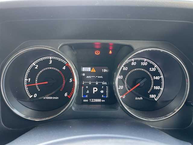 三菱 デリカＤ：５ D－Power package 静岡県 2013(平25)年 12.3万km ウォームホワイトパール ４ＷＤ車　/ＢＲＵＴ１６インチＡＷ　/ルーフキャリア　/社外ナビ　/Ｂカメラ　/地デジ　/両側パワスラ　/パドルシフト　/革巻きステアリング　/前席シートヒーター　/ＥＴＣ　/オートライト　　/社外革調シートカバー　/保証書/取説