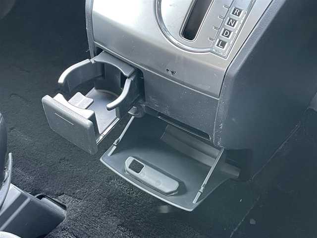 三菱 デリカＤ：５ D－Power package 静岡県 2013(平25)年 12.3万km ウォームホワイトパール ４ＷＤ車　/ＢＲＵＴ１６インチＡＷ　/ルーフキャリア　/社外ナビ　/Ｂカメラ　/地デジ　/両側パワスラ　/パドルシフト　/革巻きステアリング　/前席シートヒーター　/ＥＴＣ　/オートライト　　/社外革調シートカバー　/保証書/取説